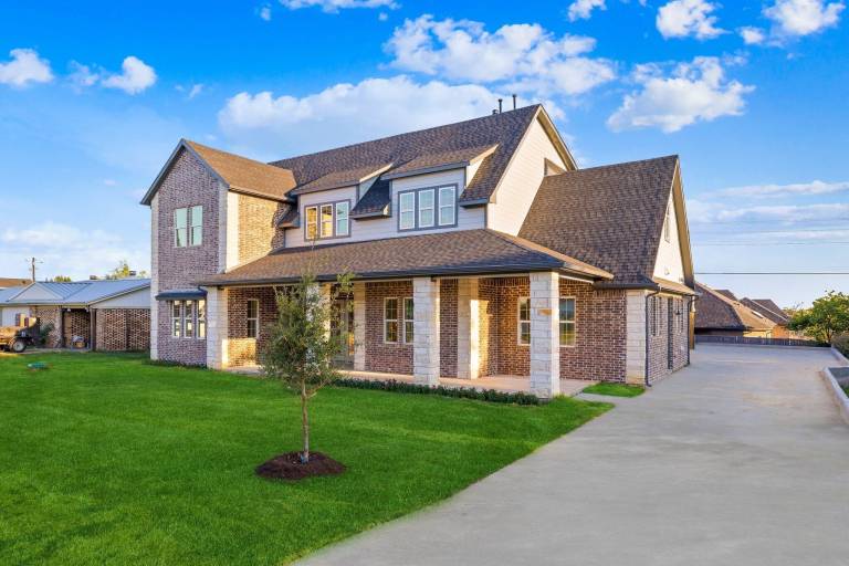 House Lakewood Village