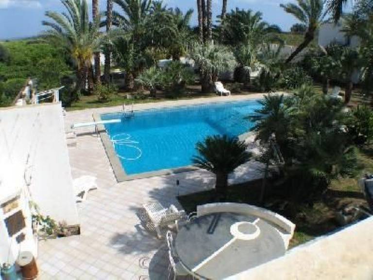 Holiday apartment with grill, pool & patio — photo 4