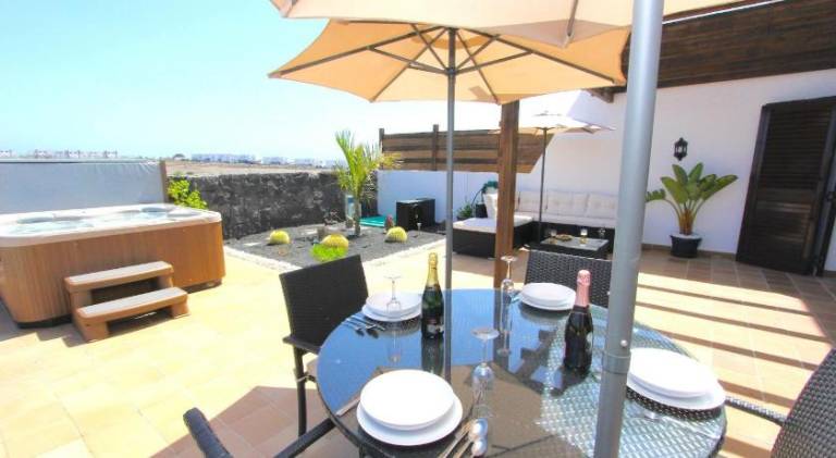 Villa with pool & jacuzzi | Pets are welcome — photo 3