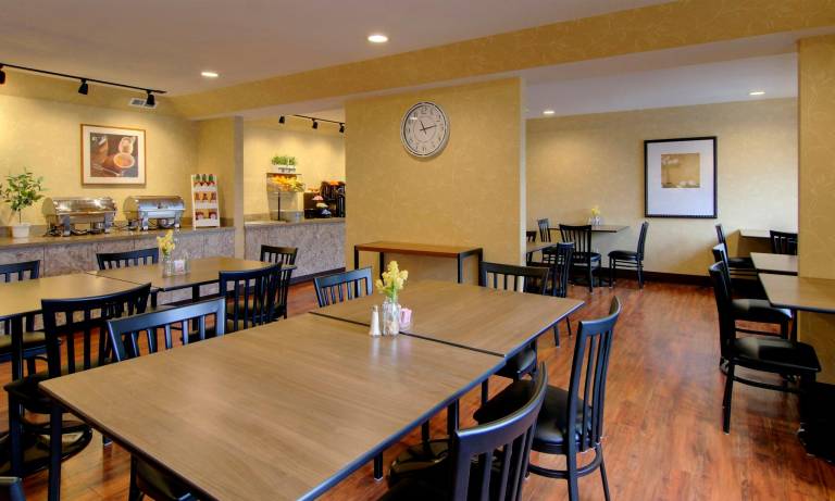 Phoenix Inn Suites Salem — photo 5