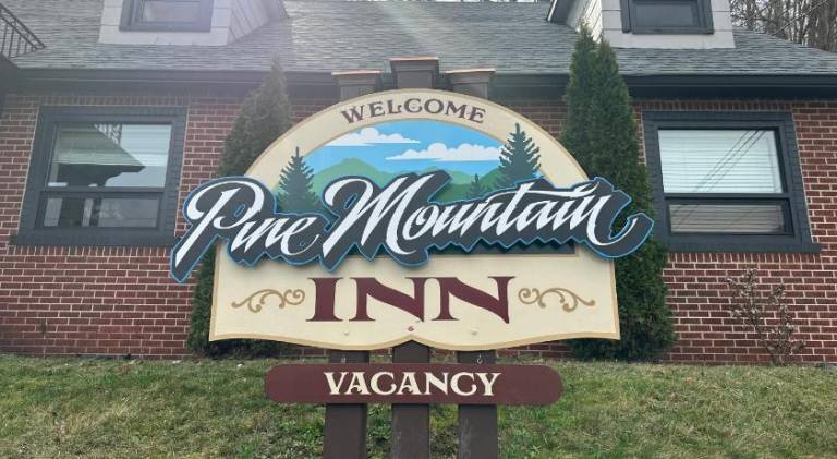Pine Mountain Inn in Kent, KY