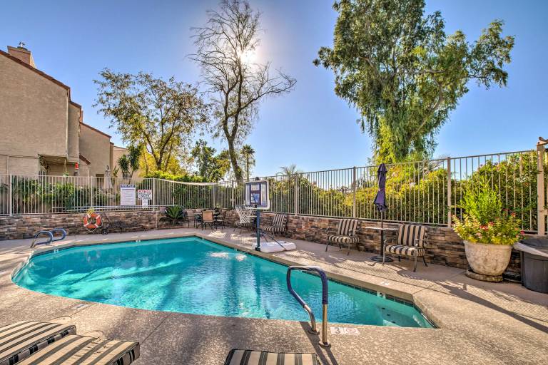 First Floor Condo w Golf Course Views & Pool