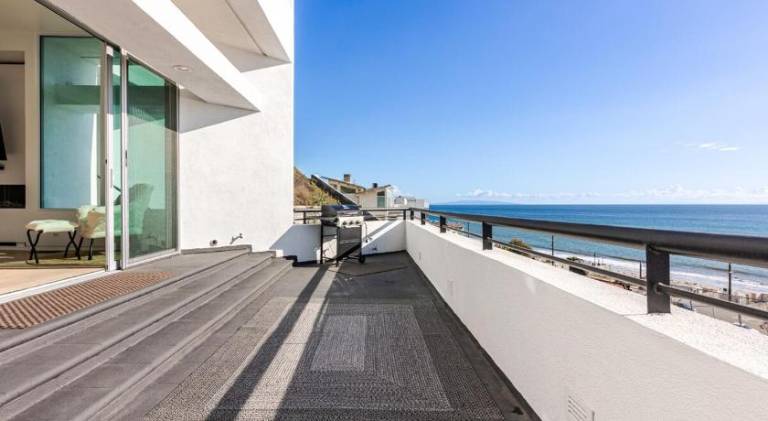 House with jacuzzi | Pets allowed — photo 4