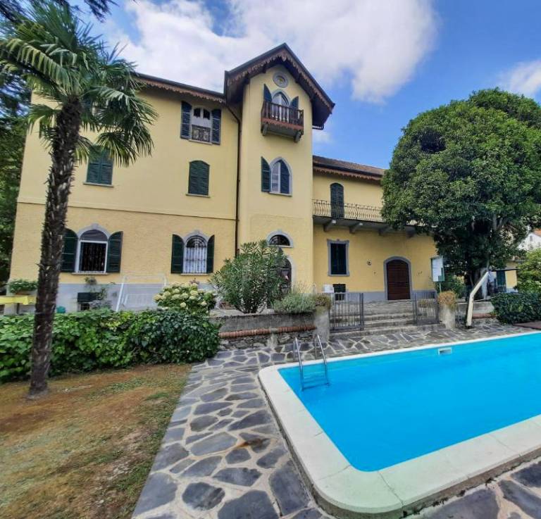 Apartment with terrace, pool & yard | Pool view | Pets allowed — photo 3