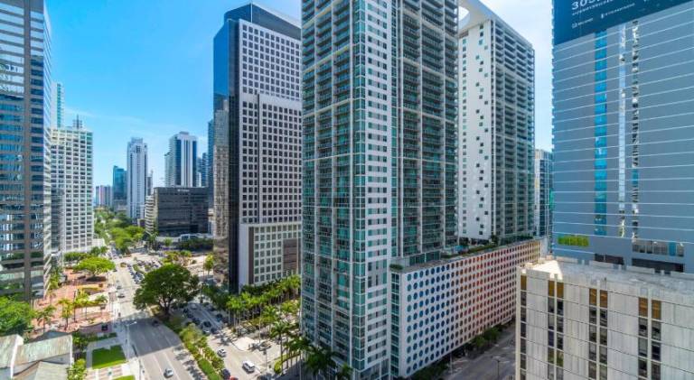 Rental apartment with hot tub & pool | Near Bayfront Park | Suitable for remote work — photo 4