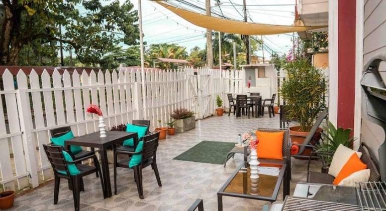 Apartment with terrace & yard — photo 3