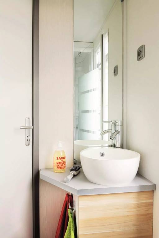 Domaine du Pont Mahé - Mobile Home pêcheur Confort 20m² 4 pers (2 bedrooms) with covered terrace 4 people — photo 5