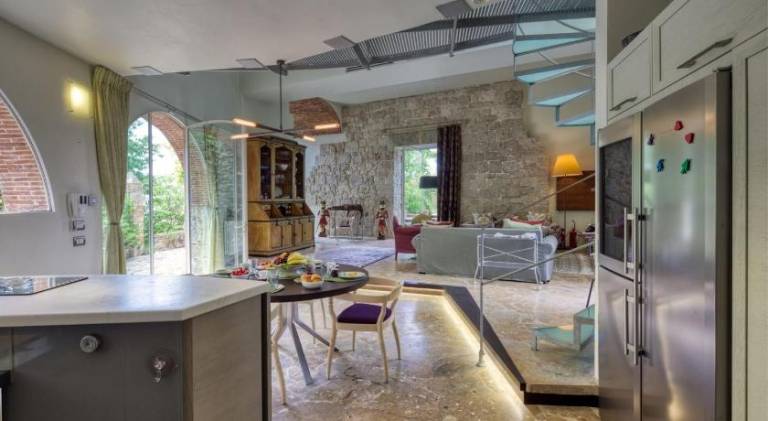 Villa with pool — photo 3