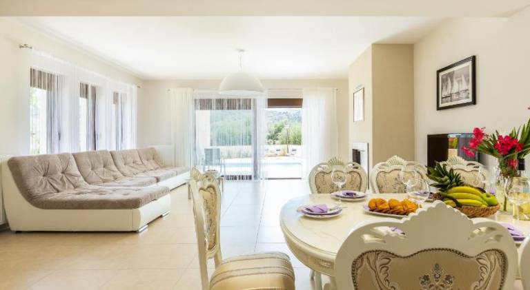 Villa with pool | Beach nearby | Pet-friendly — photo 3