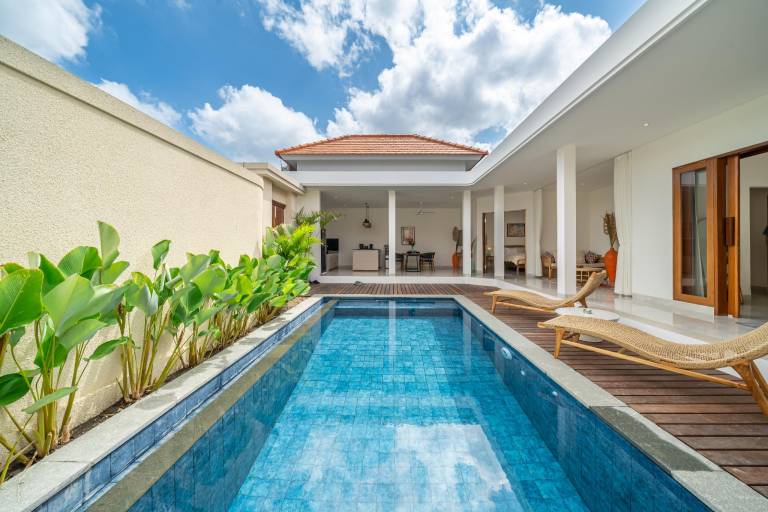 Family-oriented villa with terrace, barbeque & private pool | Good for workation | Dogs allowed in Canggu