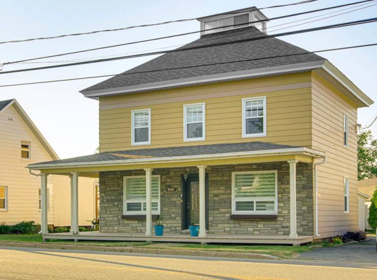 House Deschaillons-sur-Saint-Laurent