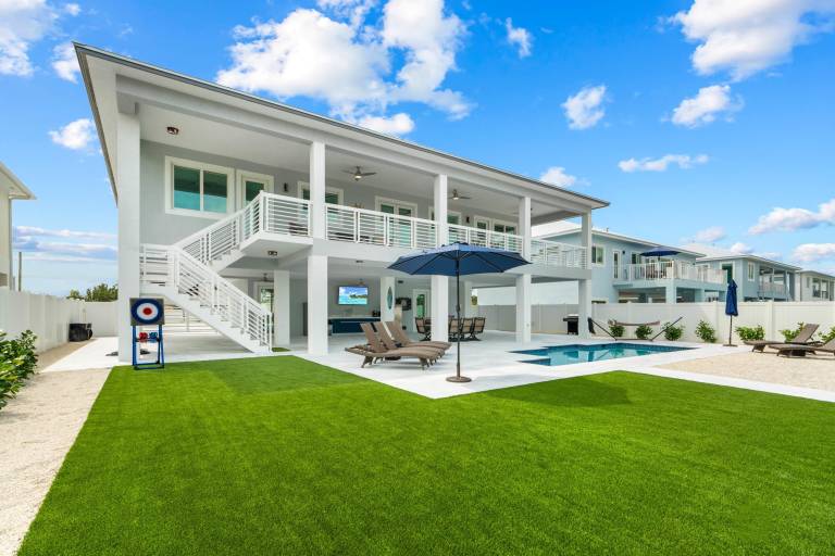 Luna Light Waterfront Pool Dock Views — photo 2