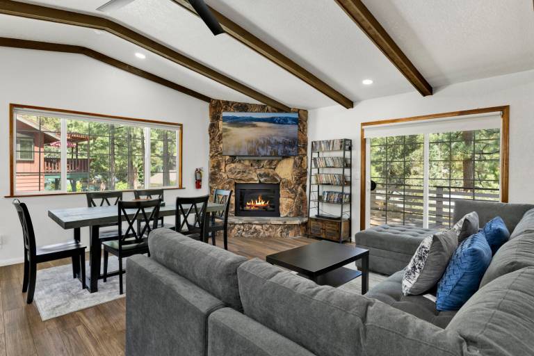 Cabin with jacuzzi & BBQ | Mountain view — photo 5