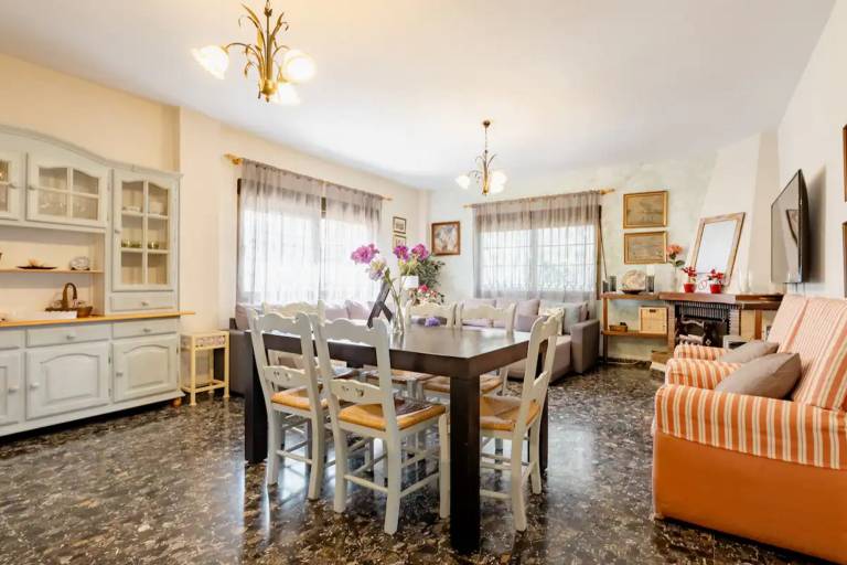 Fully equipped villa with private pool, BBQ & yard | Dogs allowed — photo 4