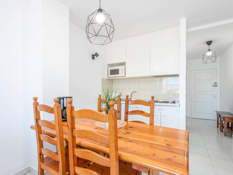 Charming rental apartment with patio | Next to the beach | Pets allowed — photo 4
