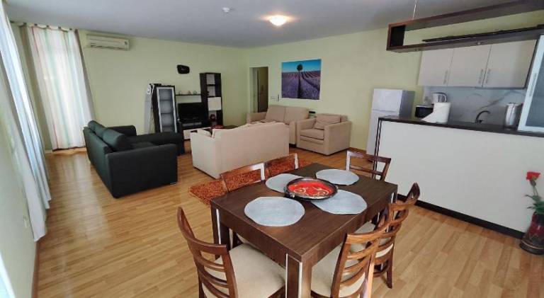 Rental apartment with terrace, garden & pool — photo 4