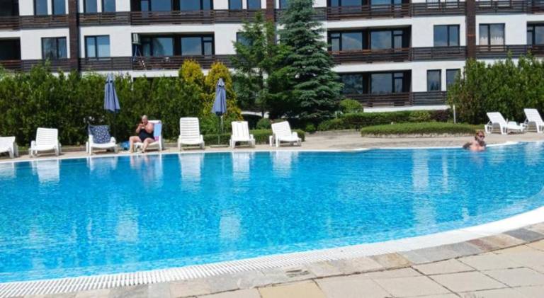 Serviced apartment with garden, pool & jacuzzi in Razlog