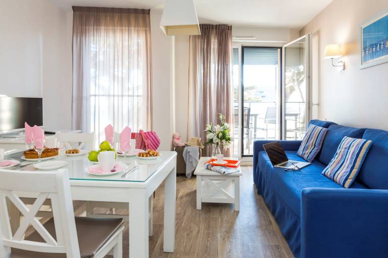 Family-friendly charming condo with pool & terrace | Next to the beach | Pets are welcome — photo 3