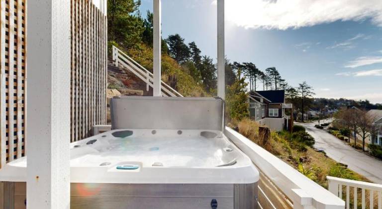 Vacation home with pool — photo 4