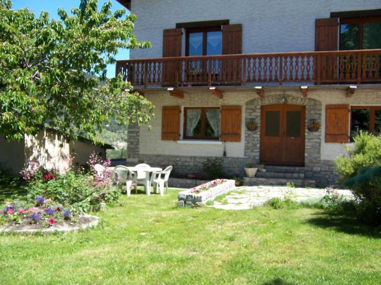 Gite with terrace & yard — photo 2