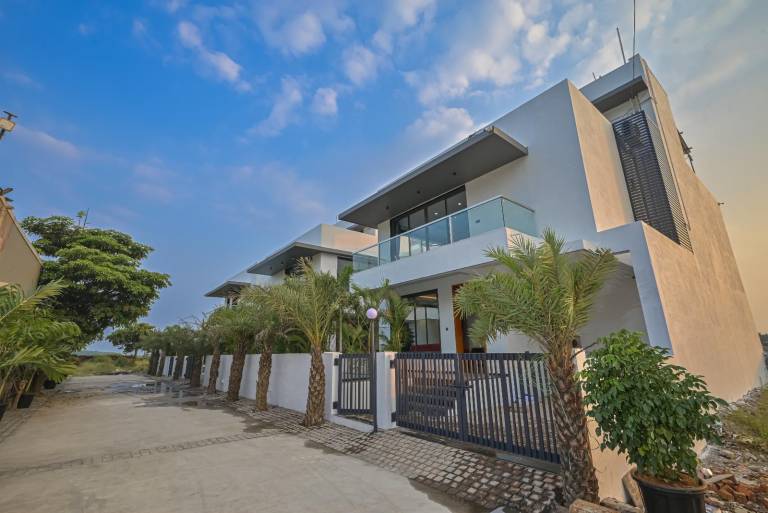 Villa with private pool, garden & terrace in Nashik