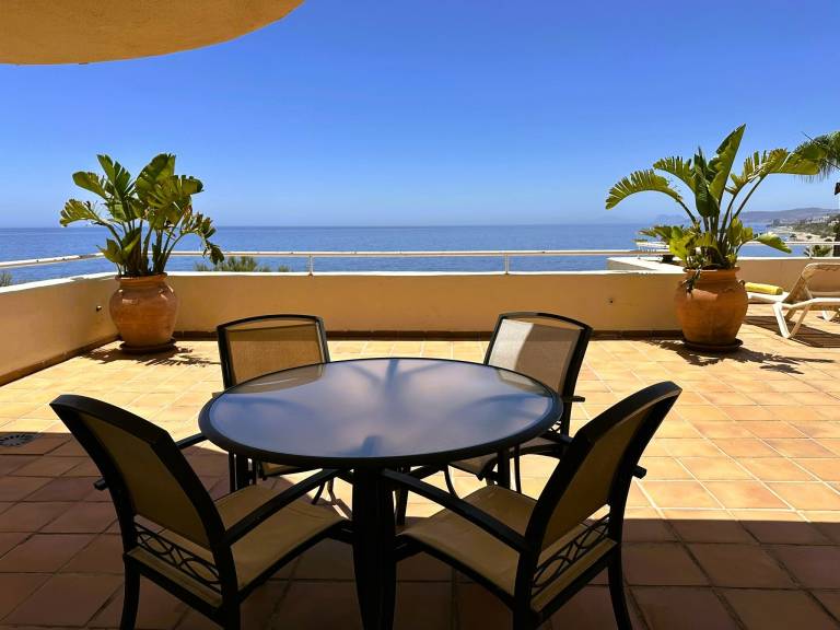 Holiday apartment with pool & patio | Next to the beach | Pet-friendly — photo 3