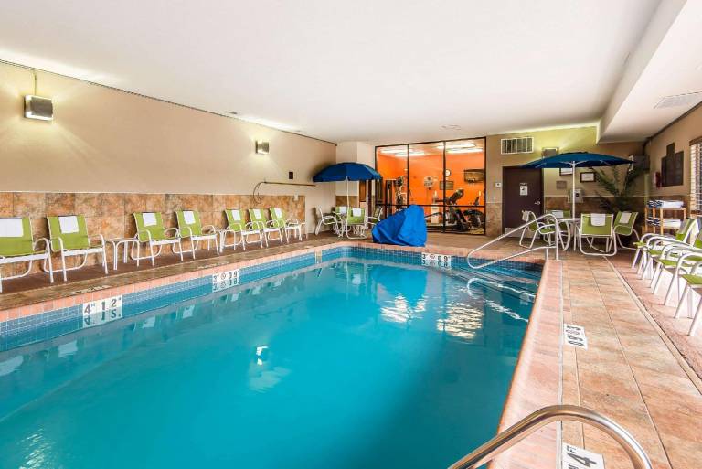 Comfort Inn & Suites Kansas City - Northeast — photo 3
