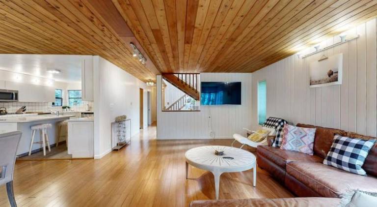 House with pool | Pets are welcome — photo 2