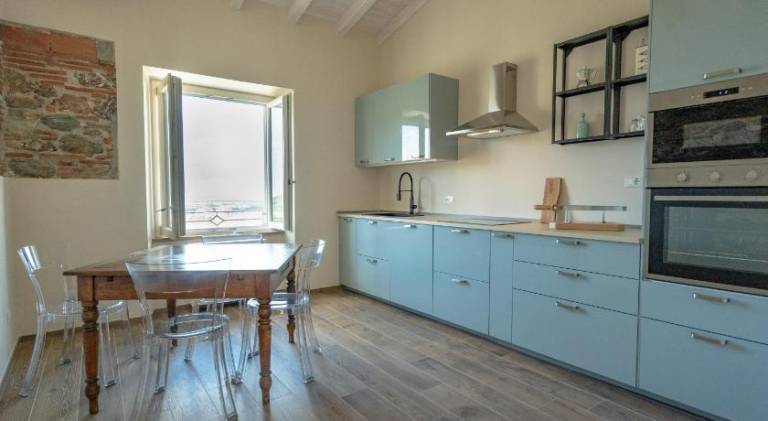 Apartment with terrace & yard — photo 2