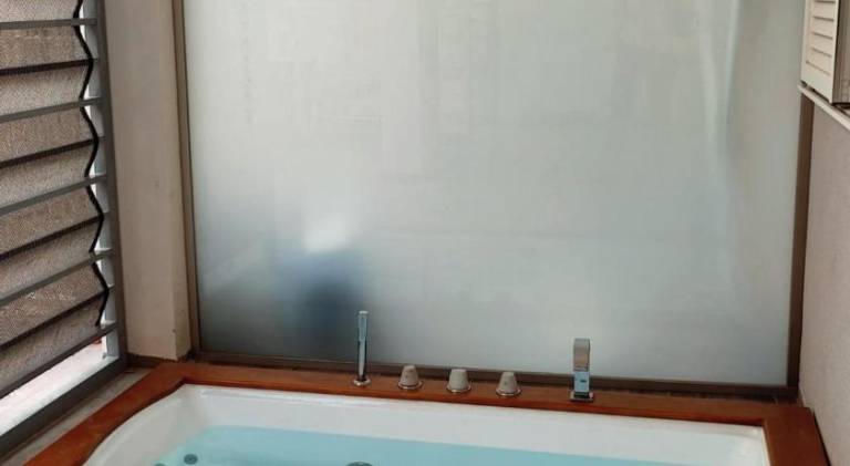 Apartment with pool & hot tub — photo 4