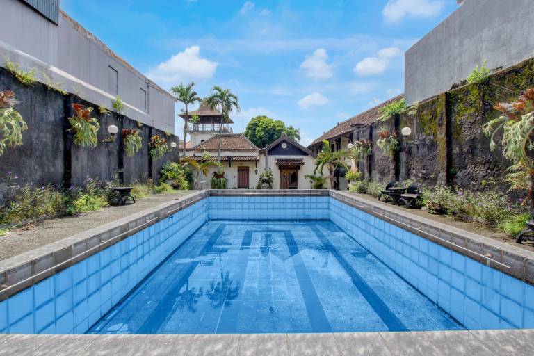 Stylish Deluxe Double Near Kampung Batik