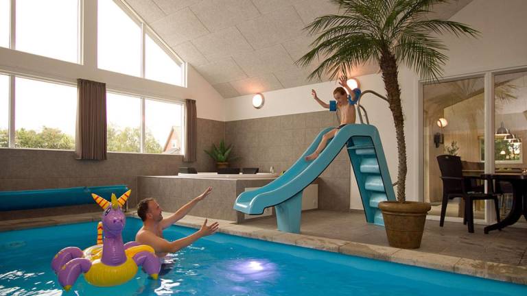 Family-oriented vacation home with garden, private pool & jacuzzi | Pets are welcome in Sønderborg