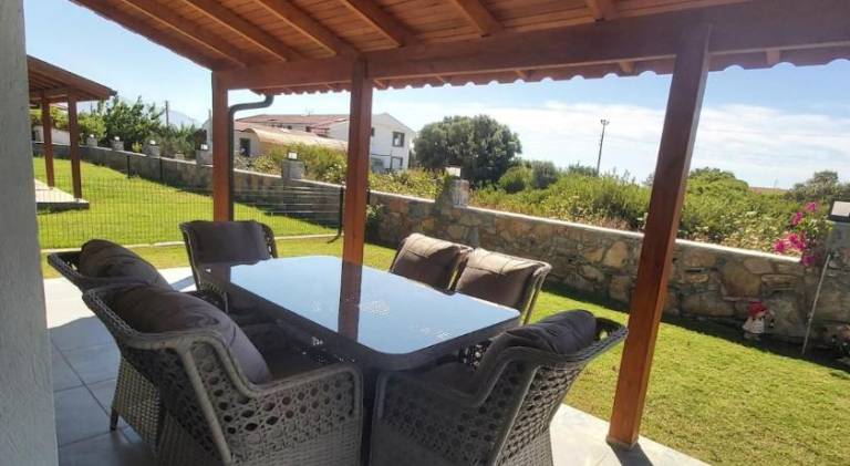 Villa with yard, grill & terrace — photo 5