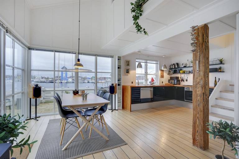 Apartment with barbecue, pool & patio | Sea view — photo 4