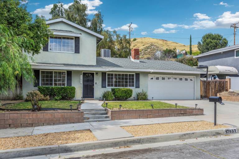 House Santa Clarita