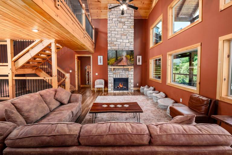 Cabin with hot tub, pool & barbeque | Mountain view — photo 3