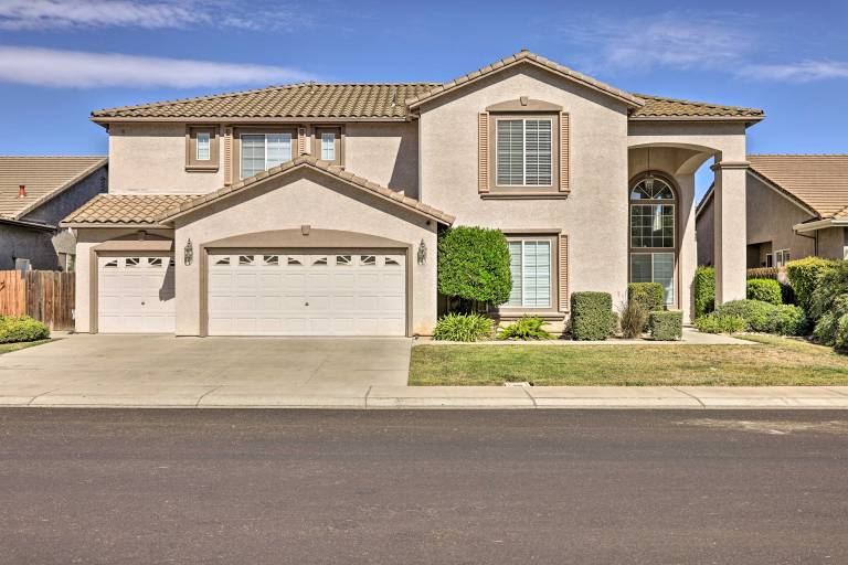 Family-Friendly Modesto Home w/ Grill & Yard — photo 3