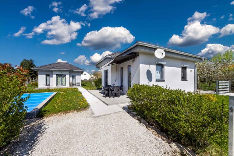 Vacation home with patio, yard & private pool — photo 2
