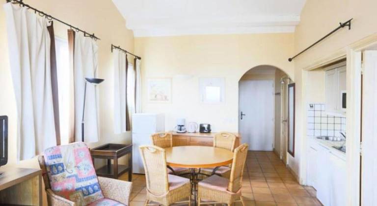 Apartment with pool | Pets allowed — photo 4