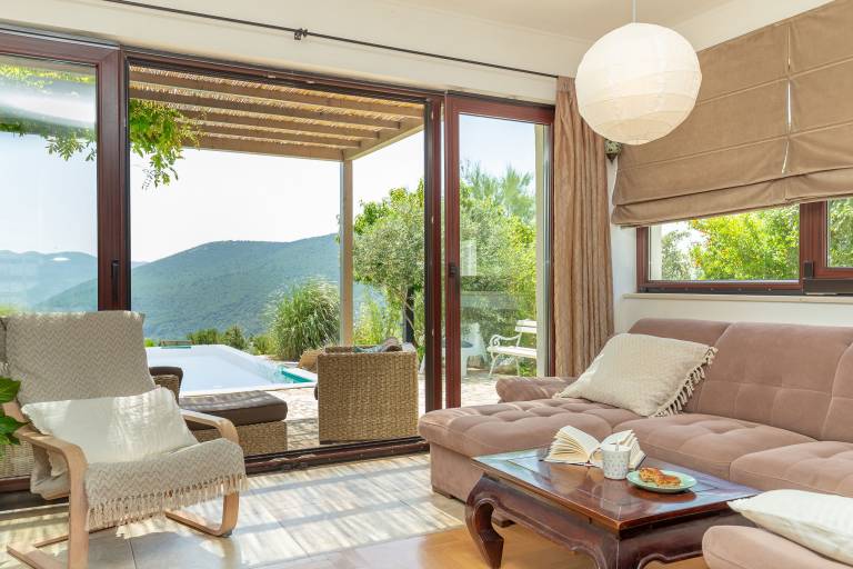 Fully equipped vacation home with private pool, patio & garden | City view | Pets are welcome — photo 5