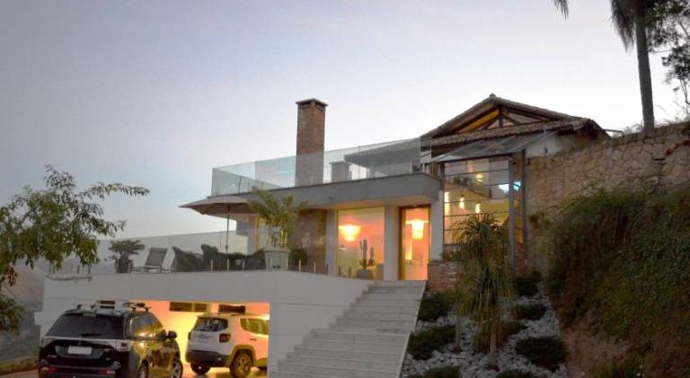 320 m&sup2; Ferienhaus