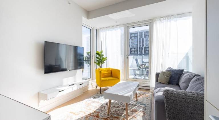 Luxury Apartments with View & Indoor Heated Pool in Montréal, QC