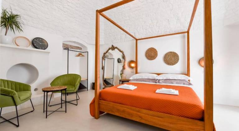Holiday apartment with hot tub, pool & patio in Carovigno