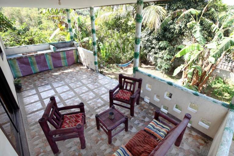 House with jacuzzi, barbeque & yard — photo 3