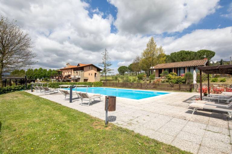 Villa immersed in a park with outbuilding & pool-Villa le Greti 16 — photo 2