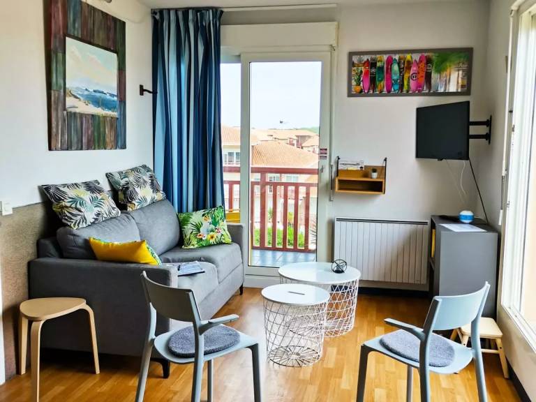 Holiday apartment with pool in Dax