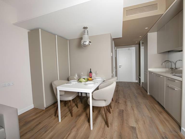 Serviced apartment with 2 rooms for 127 persons — photo 5
