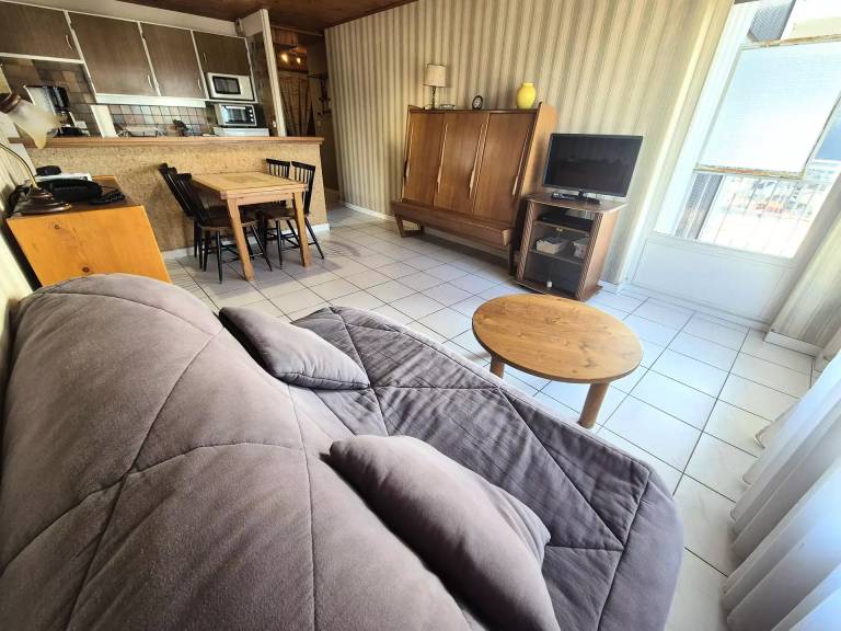 Holiday apartment with pool — photo 5