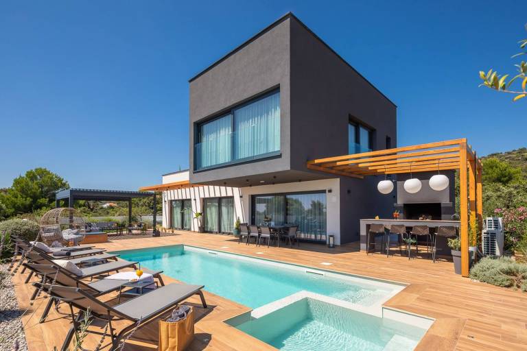 Villa with garden, pool & patio in Sibenik