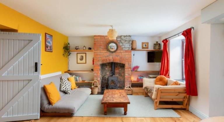 House | Suitable for remote work in Wotton-under-Edge